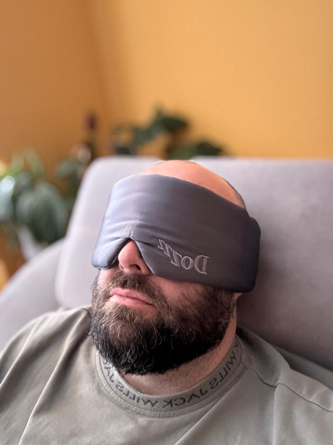 Why a Luxury Silk Eye Mask is the Perfect Gift for Everyone - Dozzz